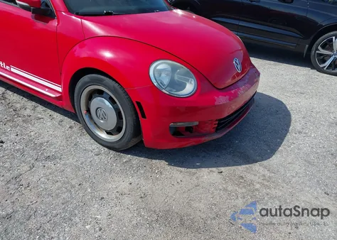 2012 Volkswagen Beetle 2.5L z USA, uszkodzony, nr VIN 3VWJP7ATXCM661910